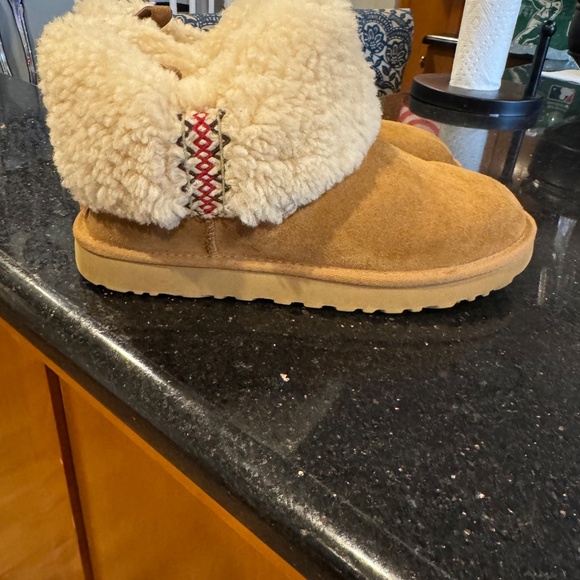 Ugg Tasman braid ultra mini boots in size 8 - Picture 4 of 9